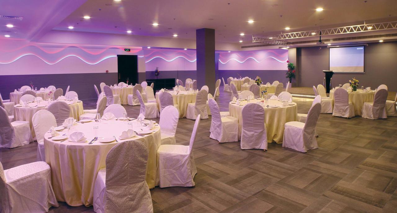 Park Regis Lotus Hotel Manama Exterior photo